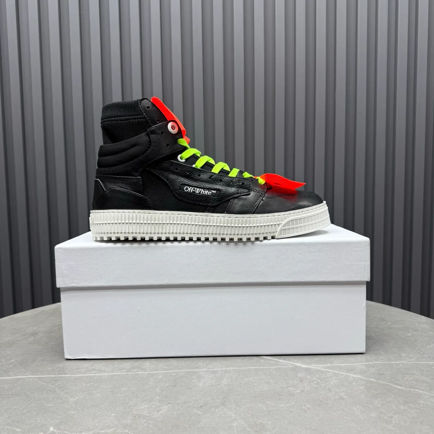 [OFF WHITE] P: 740💰Couple model👫, Size: Female 35-40. Male 39-44 (45.46 customized) High-quality version👊 "Out of office" series original molding, original lasting, production process 1:1 original ➰OFF GRAY WHITE OW ➰ First-layer cowhide, imported skin-friendly and environmentally friendly polyester mesh, original molding, high elasticity and environmentally friendly molding pad Made with the original lasting process. The original molded rubber outsole (never yellows and deforms) has a super correct shape, bright color and strong three-dimensional effect👍. Packaging💯Full set of packaging synchronized with the official website (branded paper, certificate of quality, branded cloth bag)